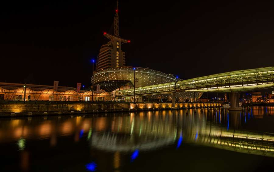 ciudad, Alemania, noche, Bremerhaven, arquitectura, viajar, turismo, agua, puerto, Europa, punto de referencia, cielo, urbano, azul, torre, reflexión, pueblo, horizonte, edificio, paisaje urbano, puerto, ver, Bremen, ligero, paisaje, mar, río, moderno, centrar, puerto, nuevo, verano, norte, costa, centro de la ciudad, Weser, Edificios, panorama, alemán, hanseático, oscuro, enviar, atlántico, Europa, muelle
