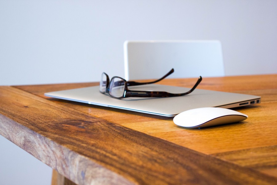 escritorio, laptop, macbook, mac, lente, lentes, madera, mouse, tecnologia, trabajo, interior, nadie, 