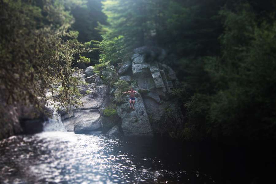 
Agua, estilo de vida, aventura, personas, profundo, isla, recreación, activo, al aire libre, arriesgado, deporte, paisaje, movimiento, riesgo, mosca, caída, peligro, actividad, acantilado, intrépido, solo, extremo, salto, hombre, acción, seguridad, vacaciones, divertido, saltando, río de montaña, valiente, joven adulto,