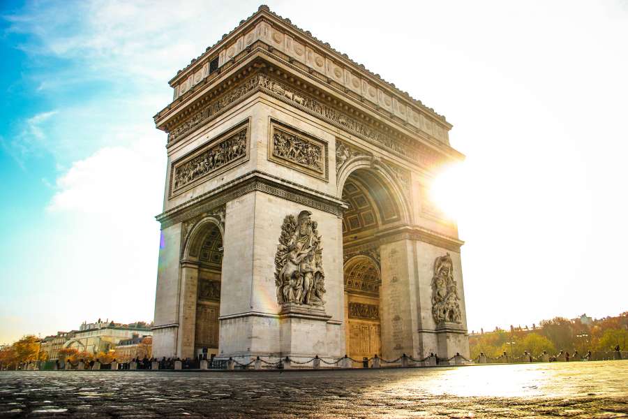 Francia, París, ciudad, arco, viajar, triunfal, punto de referencia, arquitectura, Europa, urbano, turismo, calle, francés, famoso, Monumento, Paisaje urbano, triunfo, arco, Triunfo, edificio, Delaware, tráfico, historia, símbolo, Napoleón, Campos elíseos, capital, destino, avenida, campeones, rotonda, elysees, noche, pueblo, oscuridad, ver, azul, lugar, europeo, gaulle, cultura, charles, camino, turístico, noche, puesta de sol, histórico, cuadrado, cielo, viejo