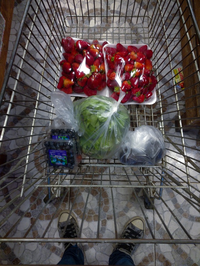 compra, verduleria, verduras, frutas, alimentos, vegetales, comida sana, chango, carrito, bolsas, arándanos, frutillas, lechuga, variedad, desintoxicación 