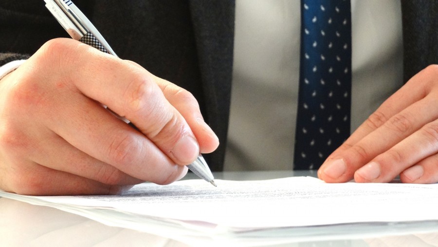 comercio, comercial, abogado, firma, firmar, contrato, negocio, negocios, lapicera, boligrafo, hombre, corbata, manos, documento, oficina, trabajo, 