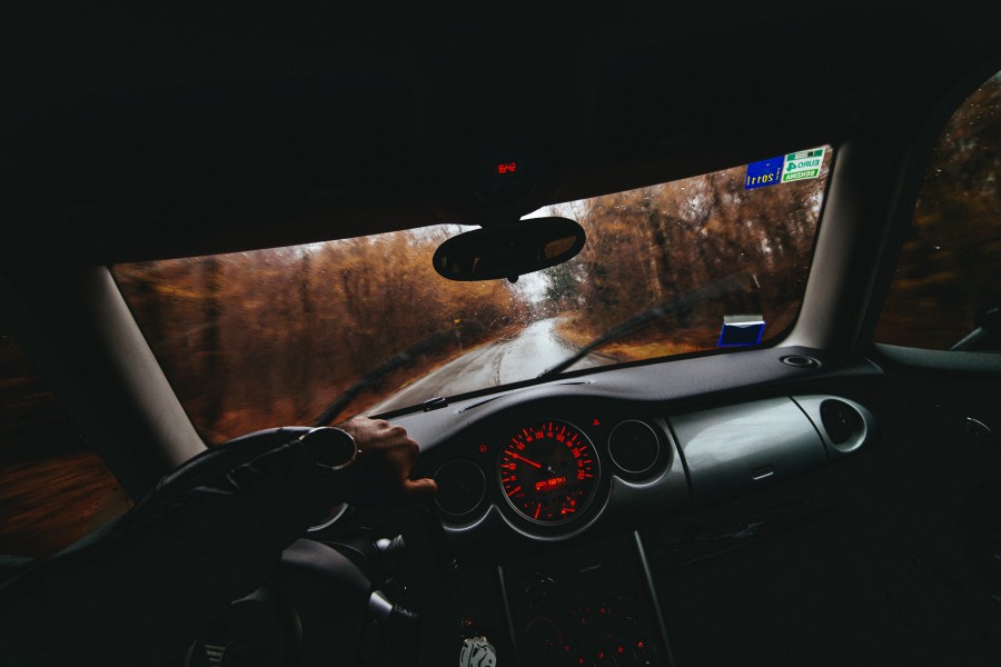 conducir, hombre, manejar, auto, coche, carro, interior, camino, calle, dia, mini cooper, velocidad, 