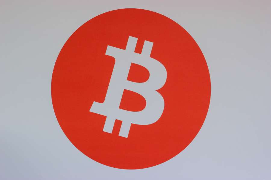 bitcoin, moneda, acuñar, dinero, vector, símbolo, ilustración, diseño, cripto, naranja, concepto, digital, logo, icono, finanzas, web, internet, tecnología, intercambio, firmar, minería, efectivo, emblema, pago, comercio, vistoso, color, gráfico, negocio, inversión, moderno, oro, pago, plano, cadena de bloques, fondo, inteligente, línea delgada, fondo oscuro, brillante, mercado, aislado, virtual, plantilla, geométrico, futurista, electrónico, banco, innovación , fondo de pantalla

