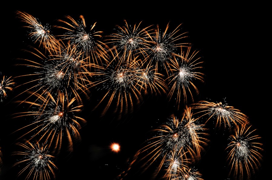festejos, luz, fuegos, fuegos artificial, artificiales, noche, explosion, celebracion, celebrar, nocturno, nadie, feliz año nuevo, año nuevo, comienzo, 2017