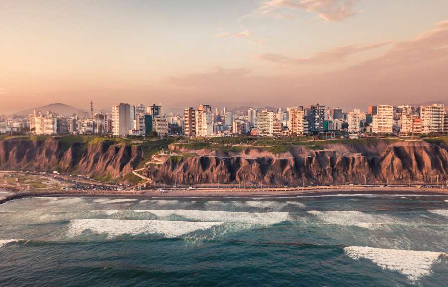 costa, lima, ciudad, apuntalar, océano, perú, miraflores, viajar, mar, línea costera, agua, urbano, turismo, ver, edificio, paisaje, paisaje urbano, azul, la carretera, pacífico, sur, ola, naturaleza, peruano, playa, America, distrito, coche, tráfico, cielo, vacaciones, transporte, metrópoli, descanso en la orilla, horizontal, acantilado, orilla, descanso para surfear, fondo, destino, arquitectura, colorido, color, hermosa, escena, parque, capital
