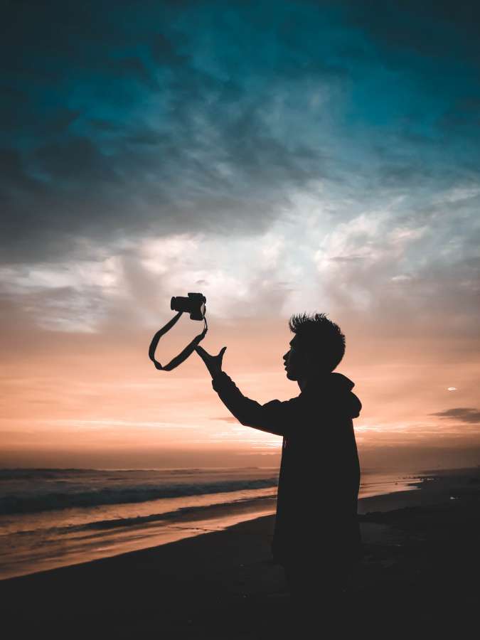 estilo de vida, fotógrafo, divertido, hija, viajar, auténtico, playa, padre, agua, niña, foto, fotografiando, cámara, vacaciones, lanzamiento, oscuridad, chico, mar, felicidad, verano, tomando, madre, hijo, recuerdos, alegría, al aire libre, hermano, niños, Niños, fuera de, disfrute, juguetón, naturaleza, fabricación, Vinculación, jugar, vida, noche, puesta de sol, Oceano, capturar
