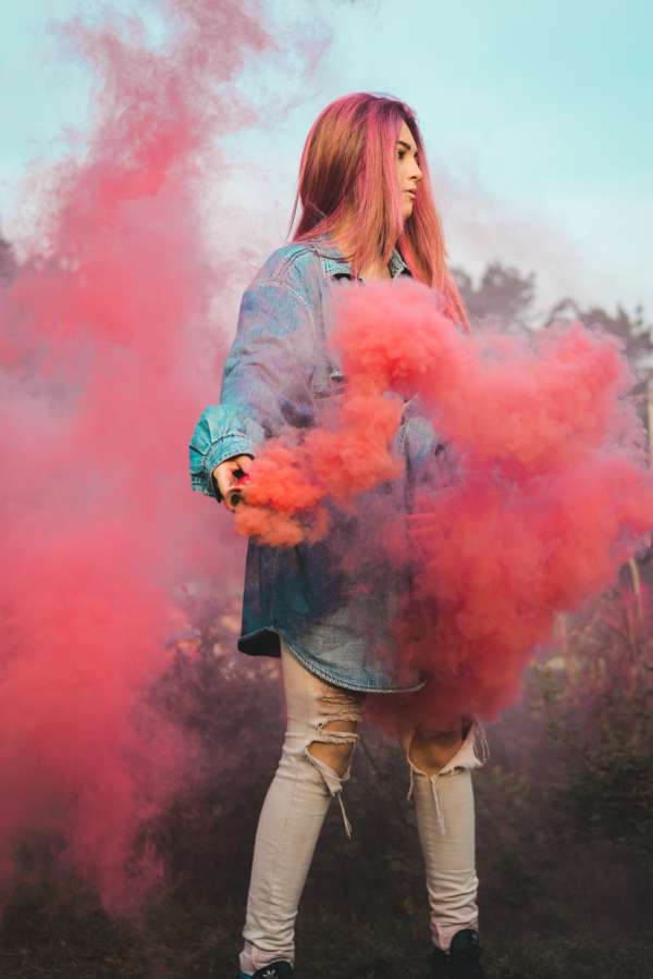 Mujer, femenina, bengala, rojo, humo, árbol, arbolado, retrato, rosa