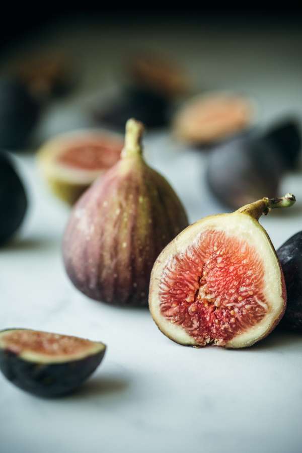 fresco, fruta, orgánico, tropical, comida, naturaleza, dulce, saludable, jugoso, natural, higo, maduro, exótico, vitamina, rebanada, vegetariano, fondo, dieta, púrpura, aislado, mitad, blanco, corte, crudo, ingrediente, postre, frescura, higos, hoja, primer plano, verano, semilla, nutrición, diseño, salud, sabroso, delicioso, vegano, rojo, objeto, comiendo, sección, patrón, textil, decoración, resumen, gráfico,
