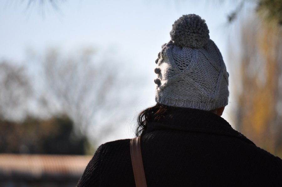 Un Persona,Otoo,Frio,Abrigo,Vista desde Atras,Mujer,Mujeres jovenes