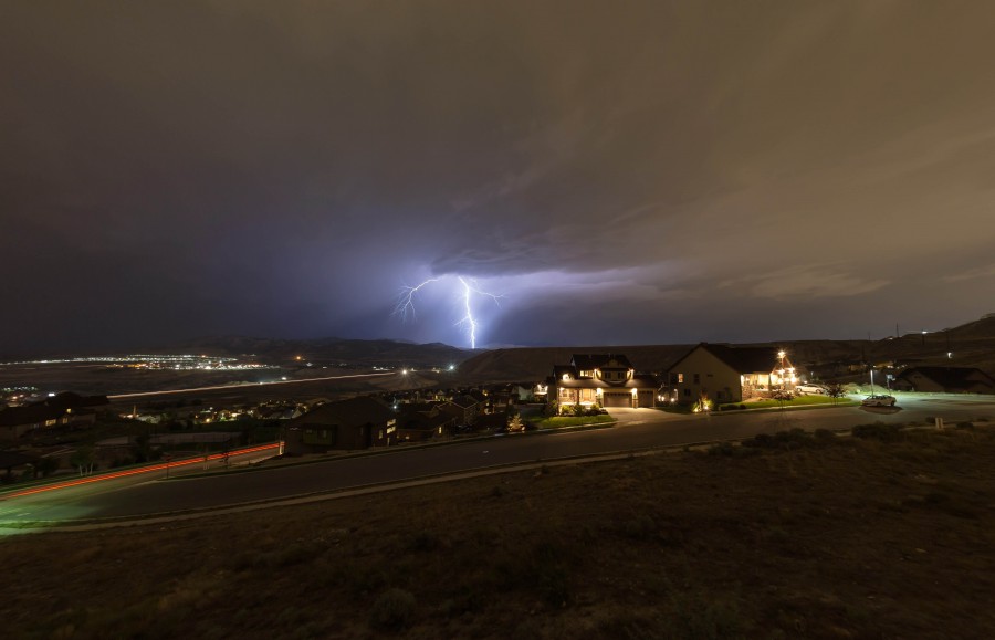 Rayo, ciudad, noche, tormenta, mal tiempo, iluminar, luz, electrico, fuerza, poder, ruido, trueno, nube, nubes, negra, negro, noche, urbano, paisaje, 
