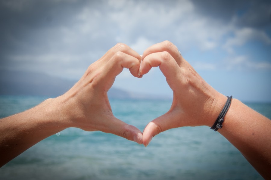 san valentin, amor, corazon, manos, viaje, playa, mar, forma, concepto, 