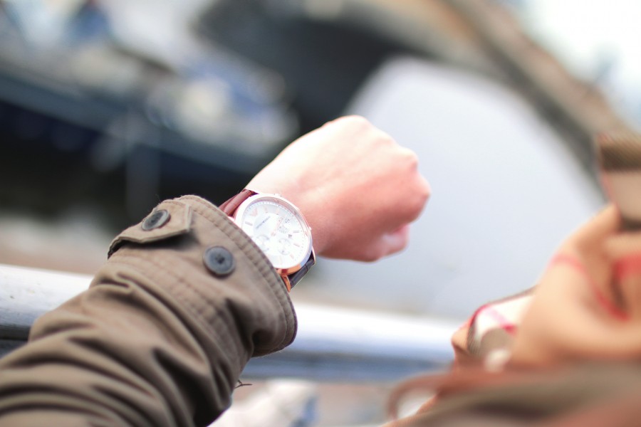 una persona, gente, mujer, puntualidad, puntual, reloj, retraso, retrasado, tiempo, accesorio, 