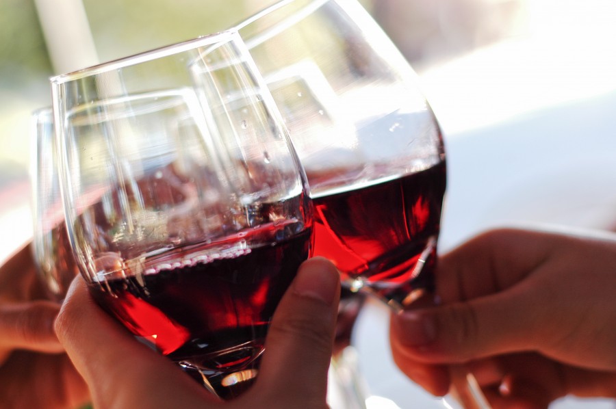 copa, copas, gente, brindis, brindar, celebracion, festejo, vino, bebida, alcoholica, alcohol, vista de frente, chocar, festejar, alegria, felicidad, comienzo, feliz año, feliz año nuevo, año nuevo, feliz 2017, 2017