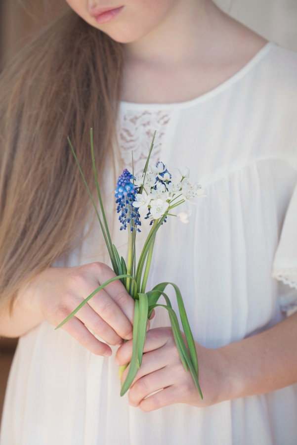 niña, una persona, gente, vestido, flor, naturaleza, deseo, ramo, flor, flores, rostro, 10 años, 