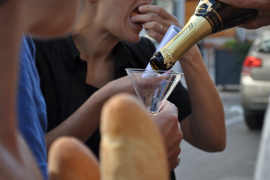 gente, grupo, amigo, amigos, champagne, bebida, alcoholica, alcohol, diversion, tomar, copa, comer, comidas, mujer, exterior, bar, bares, tiempo libre, servir, 