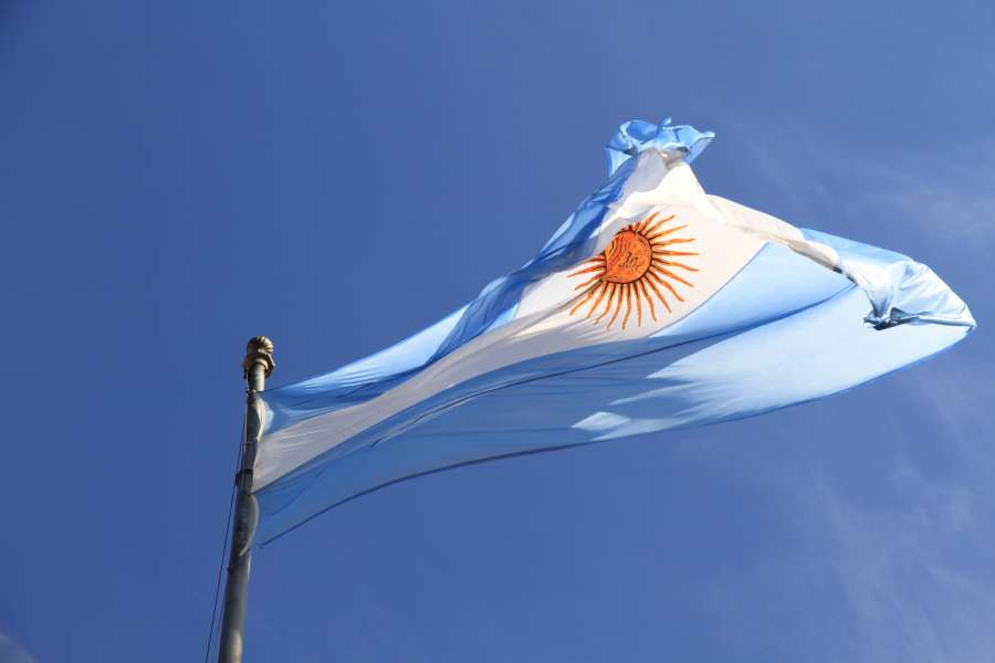 Argentina, bandera, patriotismo, símbolo, ondeando, cielo, nacional, azul, viento, país, polo, blanco, patriótico, al aire libre, fondo, nación, independencia, al aire libre, gobierno, cultura, emblema, argentino, firmar, política, estado, identidad, nube, viajar, horizontal, luz del sol, libertad, cuarto, unido, sol, nadie, simbólico, soplar, bandera argentina

