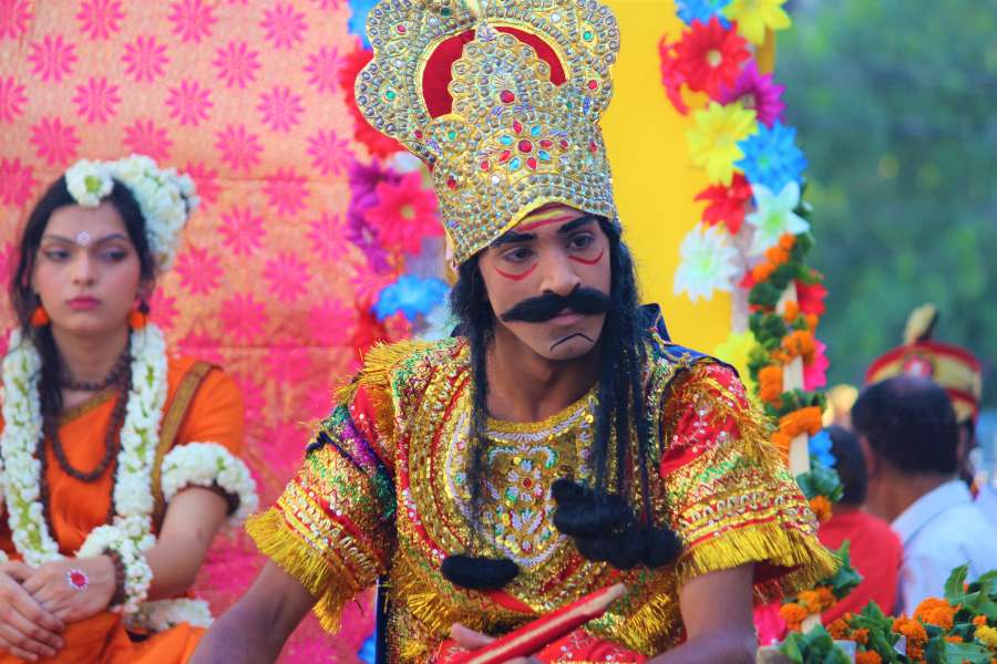 rama, religión, tradicional, celebración, fiesta, ramnavami, ramayana, navami, festival, dios, navratri, señor, santo, hindú, indio, religioso, rendir culto, ilustración, hinduismo, fondo, india, dussehra, ram, feliz, arco, rey, tradicion, cultura, editable, guerrero, cultural, navmi, ramanavami, ramayan, vector, flecha, dharma, mitológico, espiritual, ravana, bandera, ram navami, poderoso, histórico, inmortal, felicidad, invitación, póster, shri, divinidad
