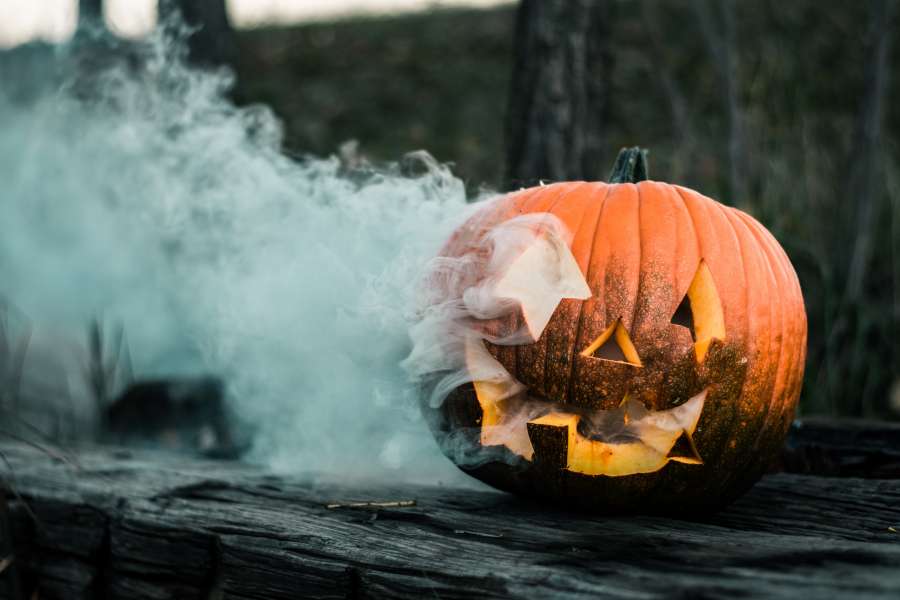 halloween, horror, fondo, fiesta, escalofriante, aterrador, noche, calabaza, celebración, oscuro, diseño, otoño, silueta, mal, miedo, negro, luna, tarjeta, vector, misterio, fiesta, murciélago, linterna, símbolo, pancarta, cartel, octubre, concepto, feliz, espeluznante, araña, completo, decoración, elemento, web, tratar, gráfico, naranja, cementerio, saludo, truco, art, tumba, fantasma, firmar, volante, invitación, cementerio,