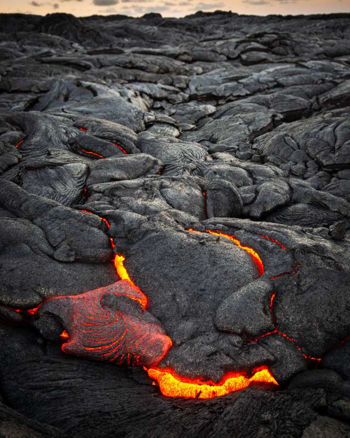 flujo, fundido, hawaii, naturaleza, volcánico, volcán, que fluye, lava, roca, pahoa, azufre, vacaciones, excursión, kalapana, kilauea, hawaiano, fisura, ácido, vog, rojo, en erupción, tóxico, gas, isla, entrando, Tour, erupción, océano, ceniza, humos, viajes, humo, playa, agua, mar, barco, kona, peligroso, natural, energía, patrones, quema, medio ambiente, naranja, tierra, temperatura, cambio, fusión, geología, caliente, formas, secado, forma, turismo, magma, aire, peligro, dióxido, estados unidos, grande, líquido, brillante, desierto, resplandor, paisaje, cumbre