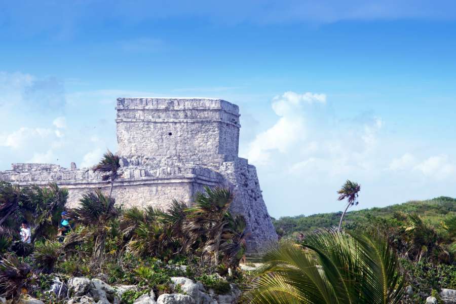 México, Yucatán, Tulum, vacaciones, maya, maya, turismo, mexicano, templo, antiguo, antiguo, ruina, punto de referencia, tropical, viajar, caribe, mar, cultura, historia, arquitectura, arqueológico, paisaje, piedra, cielo, riviera, azul, civilización, arqueología, Oceano, ciudad, verano, histórico, playa, Cancún, edificio, naturaleza, exótico, sitio, agua, America, Monumento, costa, religión, pirámide, Dios, palma, fondo, arena, turquesa, acantilado
