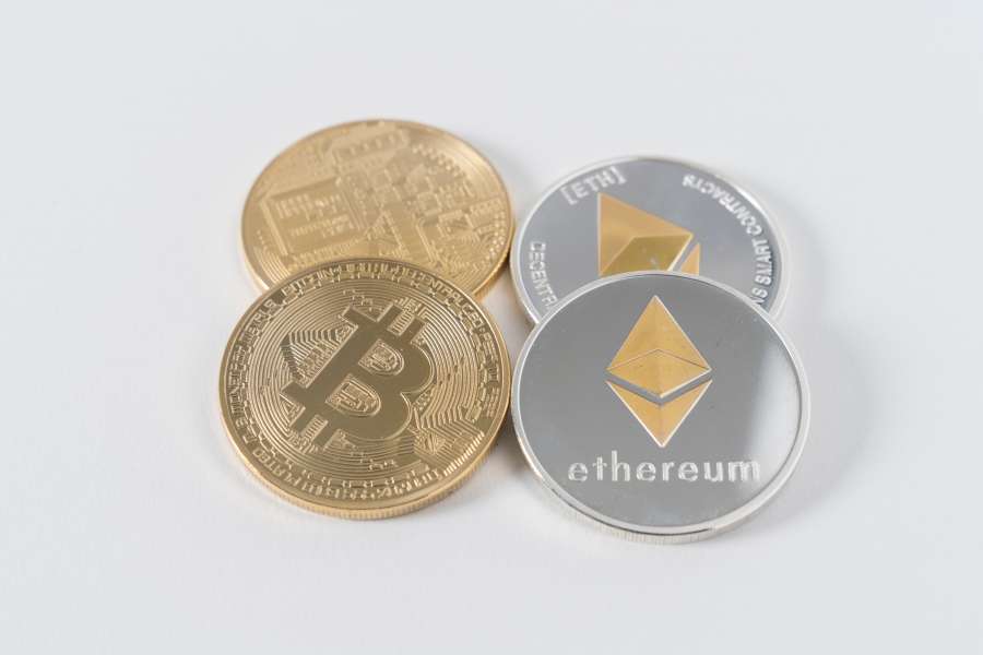 bitcoin, dinero, moneda, financiar, negocio, ethereum, concepto, acuñar, cripto, banca, internet, mercado, digital, intercambio, financiero, comercio, virtual, red, pago, inversión, símbolo, blockchain, minería, oro, paga, bit, efectivo, banco, criptomoneda, criptografía, electrónico, comercio, economía, metal, e-commerce, éter, bit-coin, litecoin, dorado, crecimiento, comprar, ilustración, e-business, icono, onda, btc, crypto- aislado, fondo, global, moneda,
