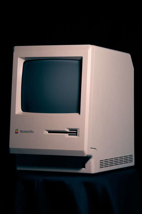 Computadora vintage, apple, computadora, tecnología, oficina, fondo, escritorio, concepto, pantalla, monitor, blanco, negocios, macintosh, diseño, mac, pro, trabajo, laptop, escritorio, mesa, pc, internet, digital, creativo, espacio monitor, casa, moderno, espacio de trabajo, lugar de trabajo, antiguo, comunicación, interior, teclado, bosquejo, retro, café, blanco, información, de madera, disquete, nadie, objeto, madera, arriba, web, macintosh vintage