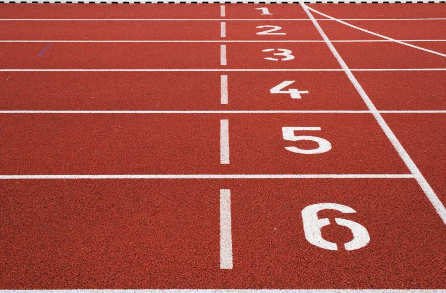 pista, estadio, inicio, campo, atlético, carrera, línea, deporte, competencia, correr, rojo, pista de carreras, éxito, sprint, saludable, al aire libre, vacío, velocidad, fondo, corriendo, atleta, suelo, entrenamiento, camino, evento, concepto, concurso, verde, textura, césped, competir, blanco, salud, carril, rápido, modelo, cielo, corredor, ejercicio, número, ganar, sol, nadie, rayado, colegio, masculino, terminar, movimiento, arena, aptitud
