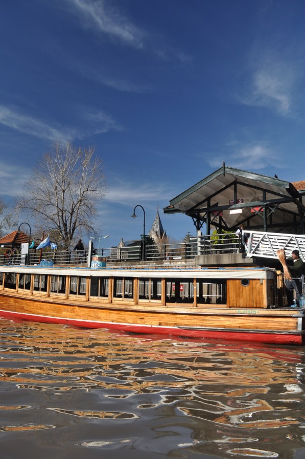 Tigre, Buenos Aires, Argentina, Turismo, Ciudad, Lugar Turistico, Rio, lancha de pasajeros, bote