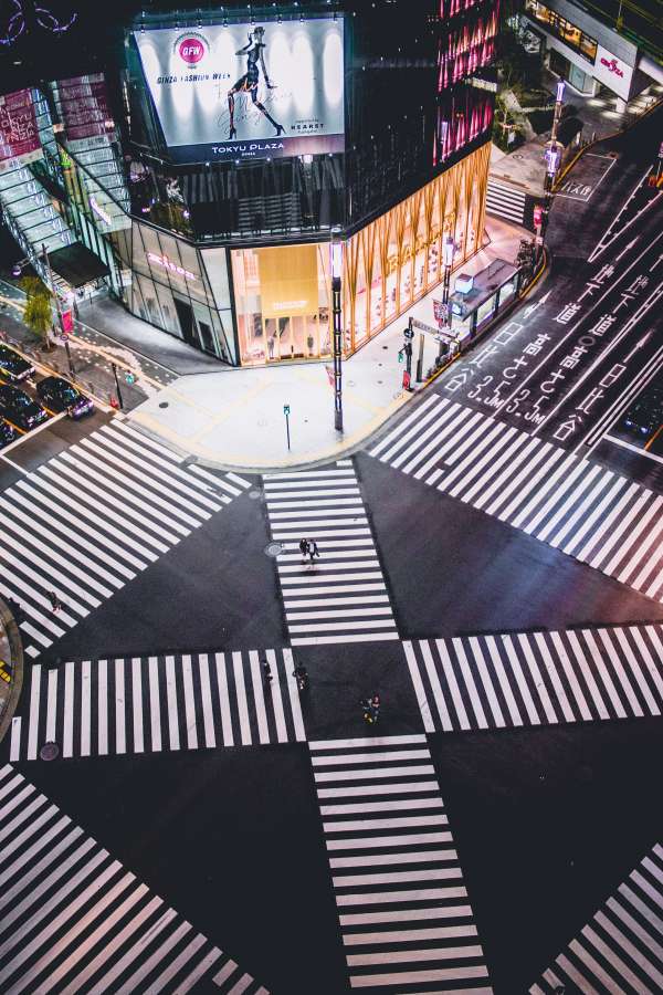 paso de peatones, japón, ciudad, calle, tokio, asia, la carretera, negocio, centro de la ciudad, gente, urbano, japonés, cruzar, asiático, caminar, ver, distrito, intersección, paisaje urbano, peatonal, moderno, multitud, aéreo, escena, punto de referencia, arquitectura, compras, famoso, noche, viajar, horizonte, escénico, Ginza, cuadrado, tráfico, Shibuya, comercial, crepúsculo, paisaje, metrópoli, ubicación, oficina, luces, fondo, lugar, noche, Vallas publicitarias, futurista, revolver, parte superior
