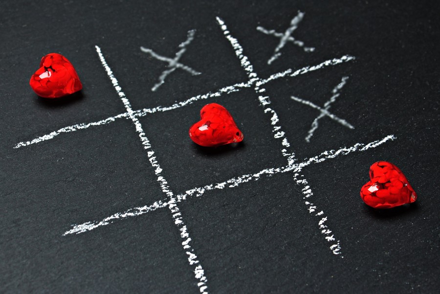 Tres en raya de corazón para fondo de pantalla , tic-tac-toe, ta-te-ti, tres enraya, juego del gato, juego, jugar, pizarrón, tiza blanca, corazones, rojo, fondo negro, cruces, rayas, amor, fondo de pantalla, wallpaper, fondo de pantalla de amor, imagenes de amor, fondo de pantalla hd, wallpaper hd, salvapantallas