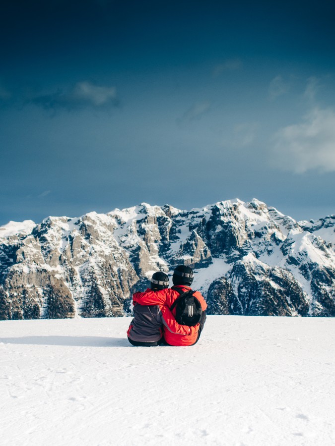 esqui, snowboard, pareja, amor, romance, abrazo, nieve, montaña, picos, cielo, aire libre, naturaleza, paisaje, vacaciones, viaje, aventura, frio, nevado, paisaje, 