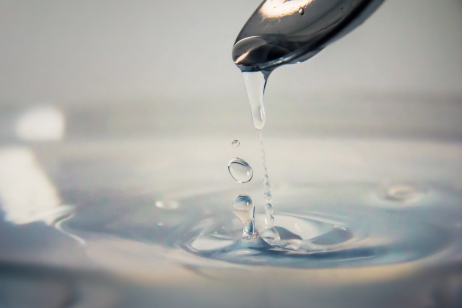 agua, , cuchara, drop, drops, gota, gotas, light, lightbox, liquid, liquido, luz, sandbox, spoon, water, 