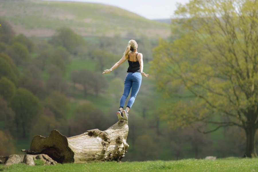 Danza, bailarina, muchacha, hierba, primavera, verano, arboles, vida,fe, caida, sentimiento, mosca, imagenes libres, libertad, chica verde, verde, salto, salvavida, amor, naturaleza, confianza, bosque,