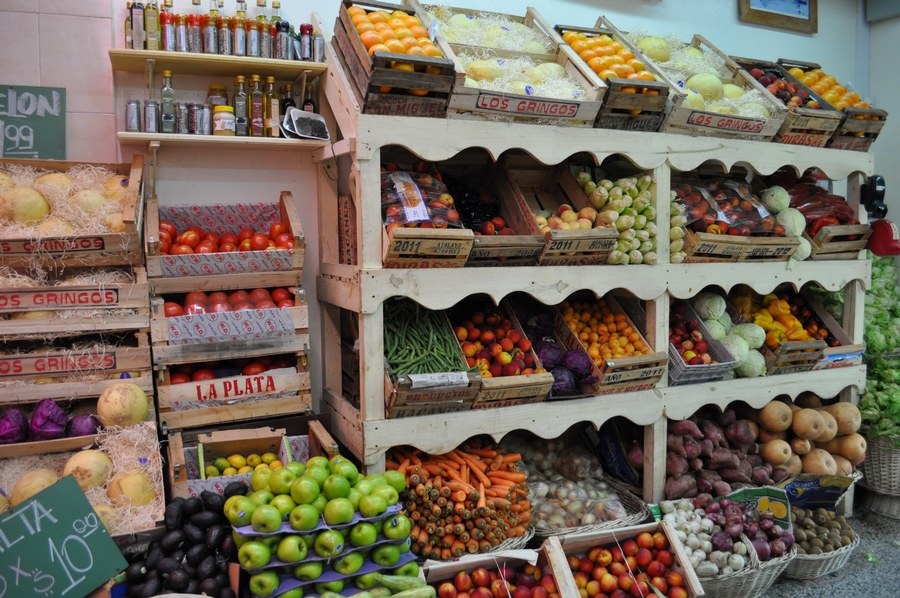 verduleria,interior,verdura,verduras,comidas,comidas,frutas,comerio,vista de frente,apilado,apilados,,P12062014