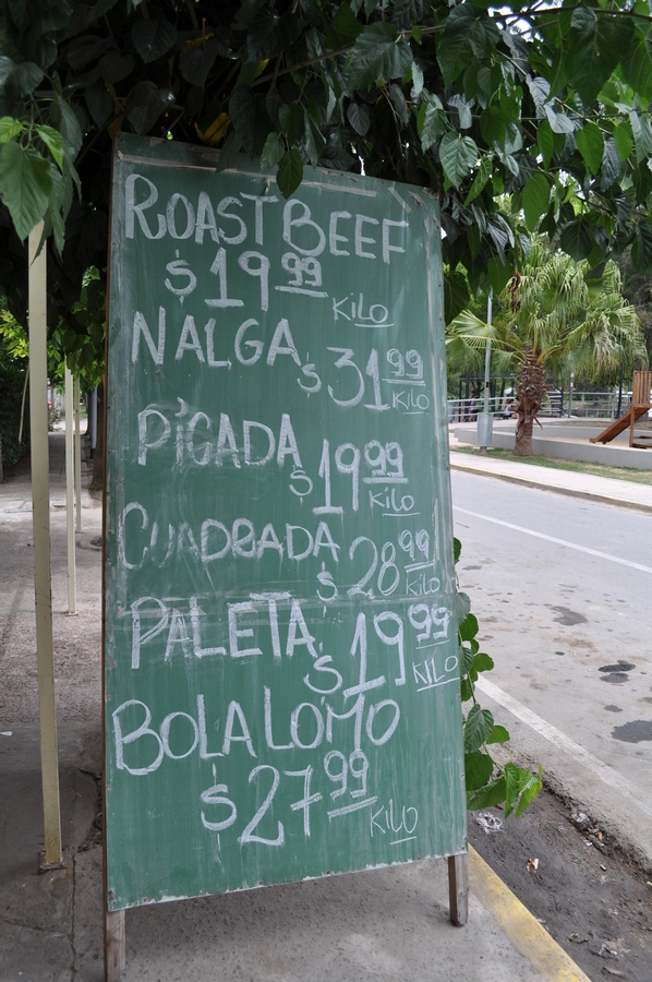 pizarron,pizarra,precio,precios,cartel,negocio,comercio,carteleria,informacion,comercial,numero,numeros,letra,letras,tiza,fondo,background,economia,,P12062014